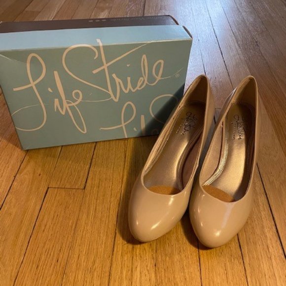 Life Stride Patent Pump - Size10 - Picture 3 of 13